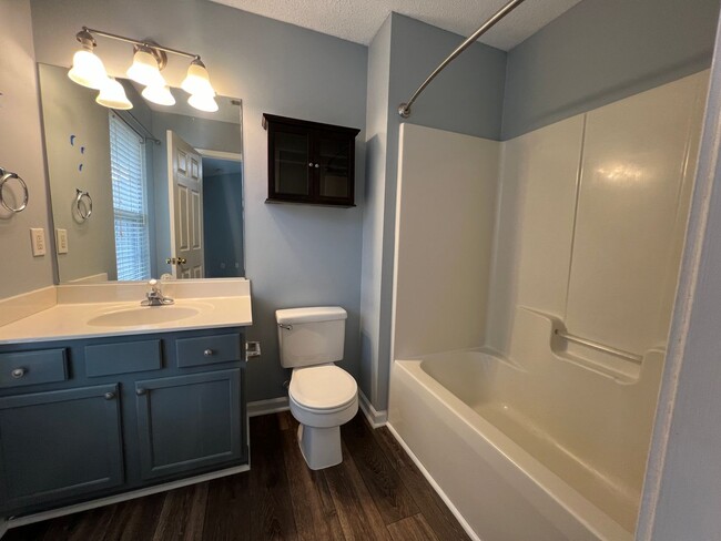 Building Photo - Renovated 3 Bed | 2.5 Bath Townhouse in No...