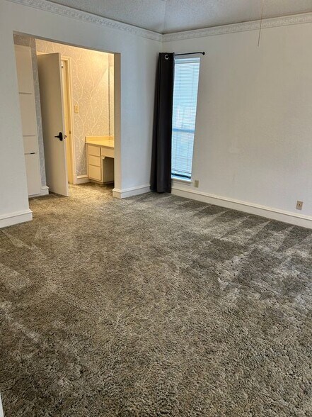 Building Photo - 5704 Lands End St