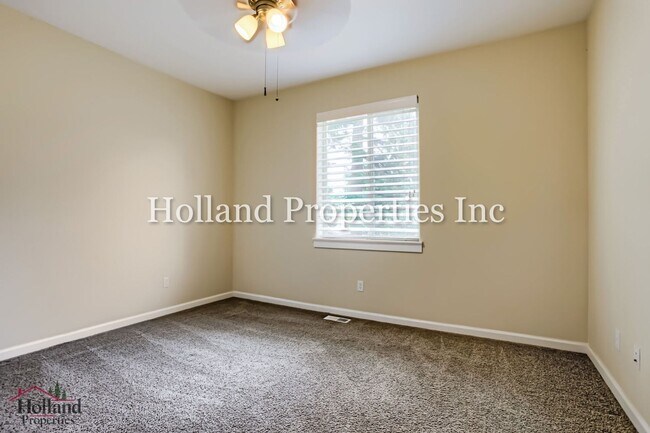 Building Photo - 4949 SW 141st Ave
