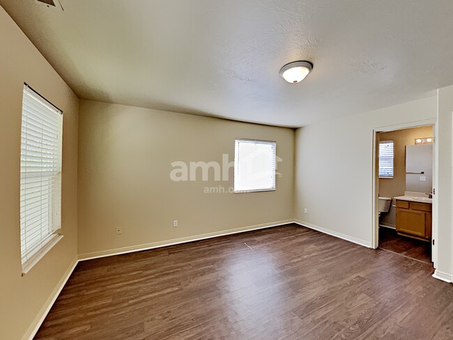 Building Photo - 3224 E Golden Eagle Rd