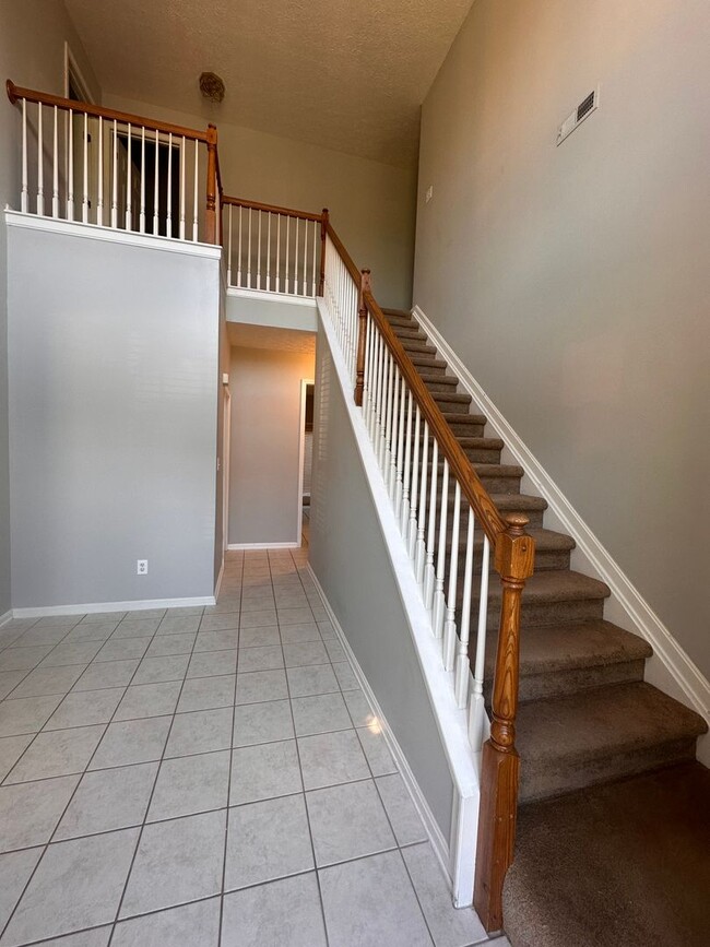 Building Photo - Spacious 4-Bedroom Home in Prospect – Lawn Care Included!