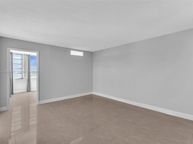 Building Photo - 1770 NE 191st St