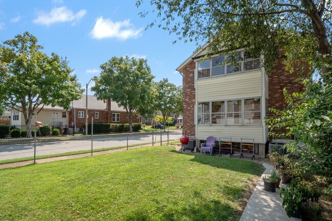 Building Photo - 6401A Potomac St.