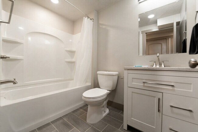 Building Photo - 110 W 930 N