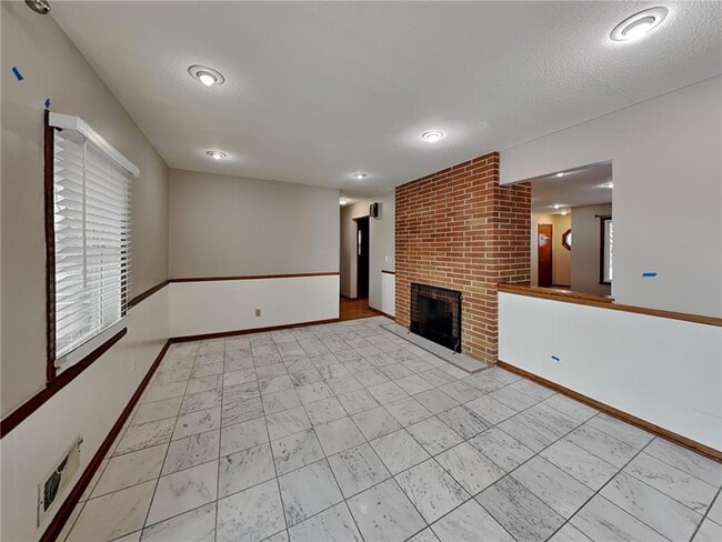 Building Photo - 2921 W 70 1/2 St