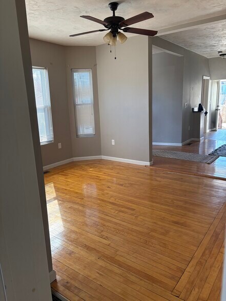 Building Photo - 18 Upham St