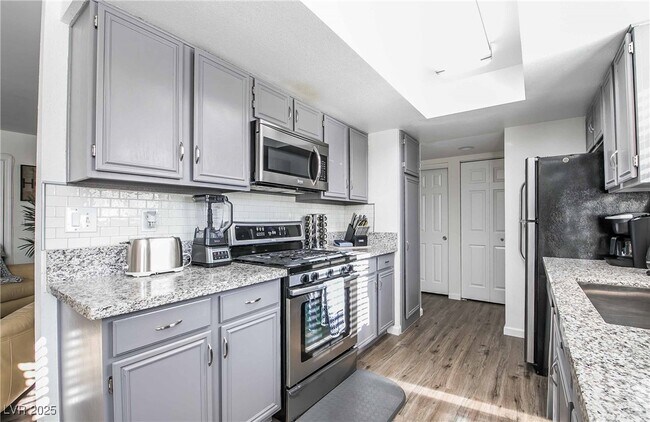 Building Photo - 101 Luna Way