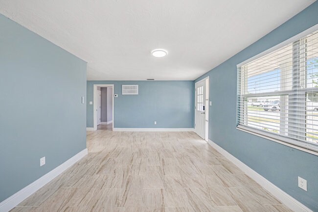 Building Photo - 4744 Guardian Ave