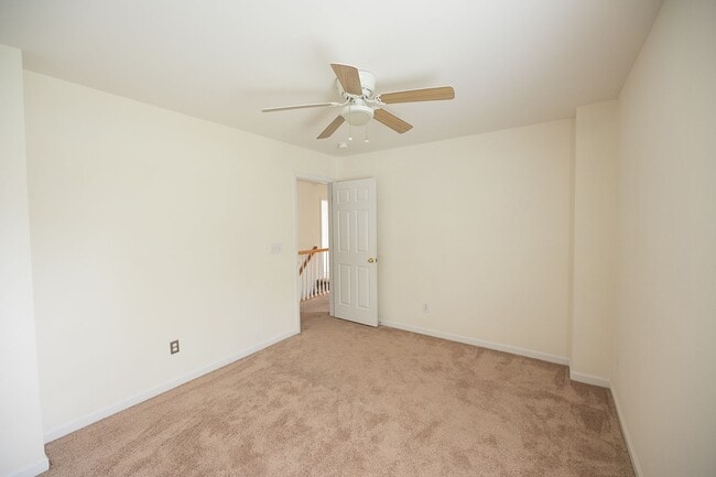 Building Photo - Spacious beautiful 4 bedroom 2.5 bath home  In Greensboro with an office/upstairs loft/ sunroom/ ...