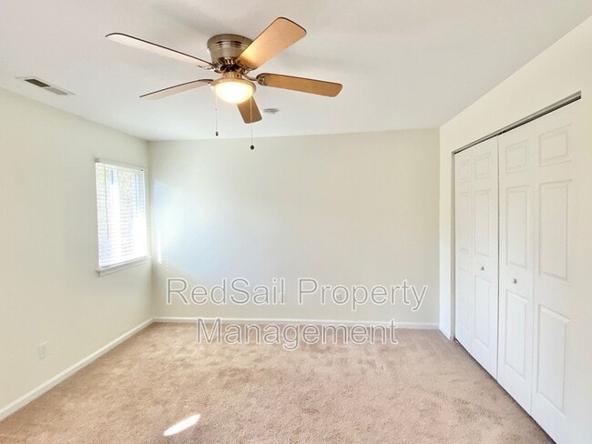 Building Photo - 839 Little Bay Ave