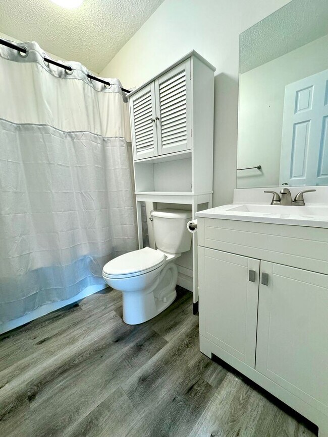 Building Photo - Updated & Move-In Ready Home for Rent – 2B...