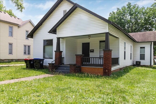 Building Photo - 4 bed, 3 bath