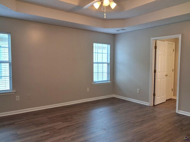 Building Photo - 105 Monticello Dr