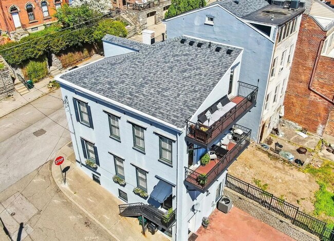 Building Photo - 1354 Broadway