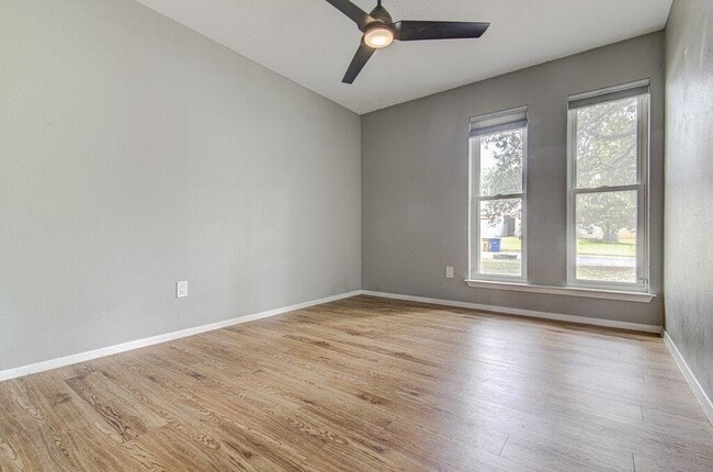 Building Photo - 11803 Hyacinth Dr
