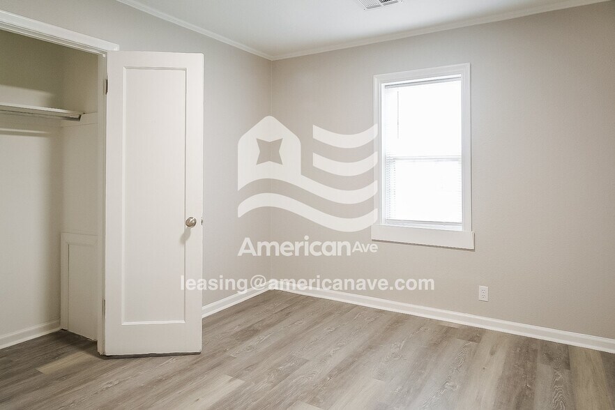 Building Photo - 6316 E 4th Terrace