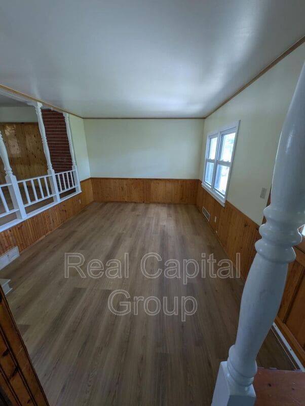 Building Photo - 27 Kingswood Dr