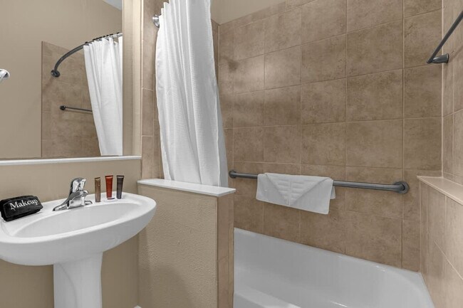 Building Photo - 14590 Damai Ln