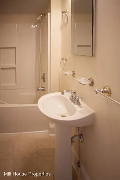 Building Photo - 404 Pittsboro St