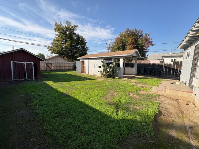 Building Photo - Cozy Home On Spacious Lot Available Now!