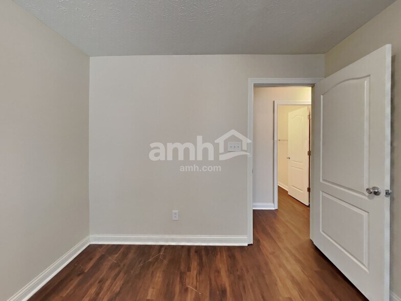 Building Photo - 681 Bridgebend Run