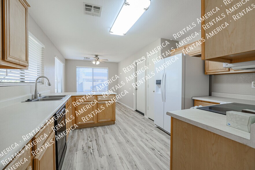 Building Photo - 16212 N 162nd Ave