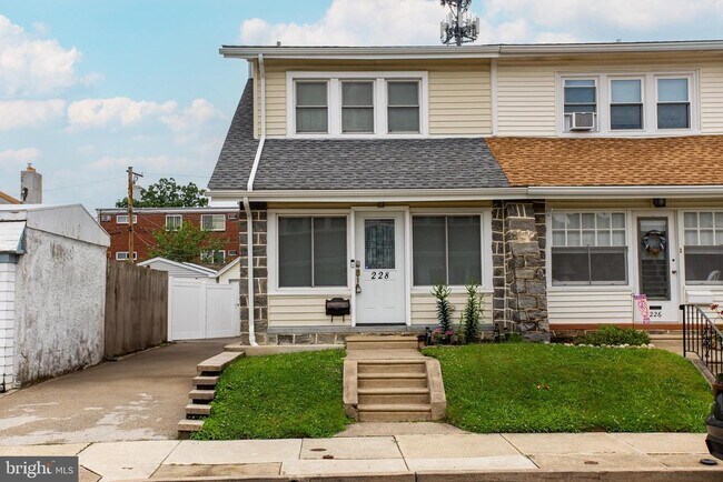 Primary Photo - 228 Stanley Ave
