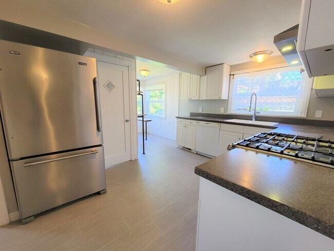 Building Photo - Gorgeous Oasis in Licton Springs Available...