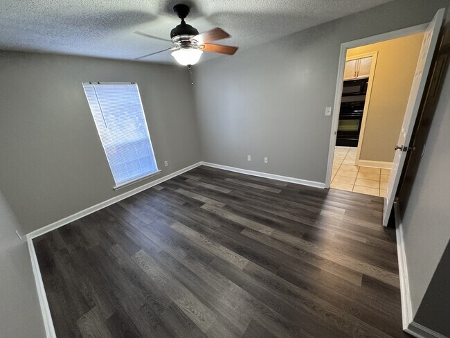 Building Photo - 1055 Baxter St