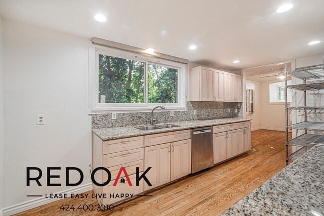 Building Photo - 2421 California Ave