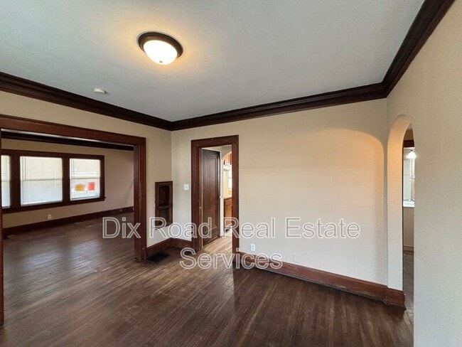 Building Photo - 307 N E St