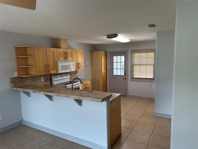 Building Photo - 2743 Maple Tree Rd