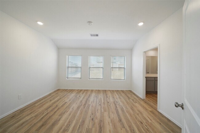 Building Photo - 307 Flower Reed Ct
