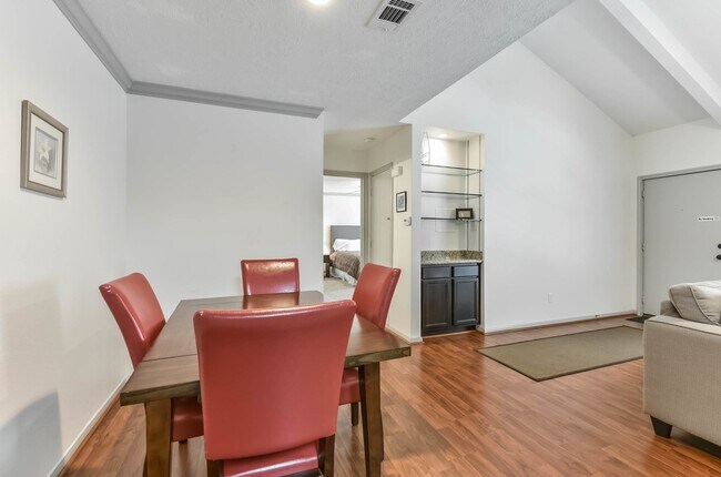 Building Photo - 1100 Augusta Dr