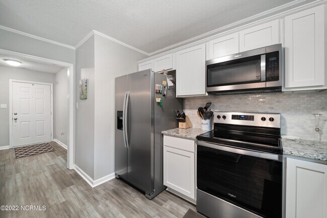 Building Photo - 805 Deblea Ct