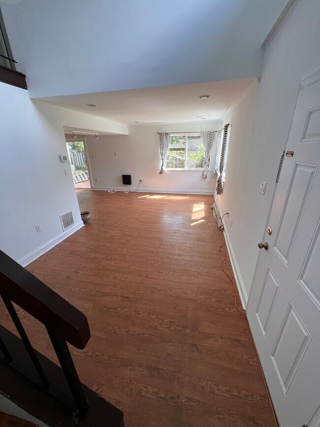 Building Photo - 7551 Woodbine Dr