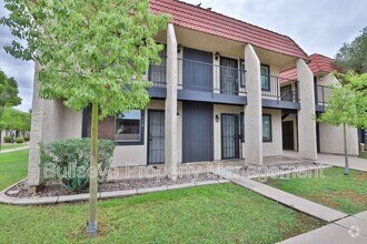 Building Photo - 700 W University Dr