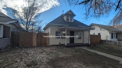 Building Photo - 354 7th Ave E