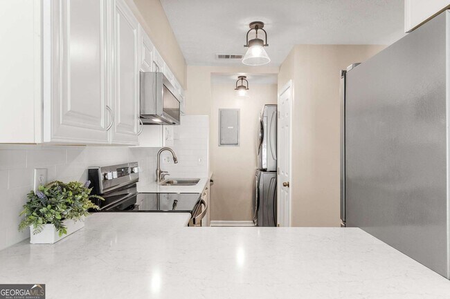 Building Photo - 510 E Ponce de Leon Ave