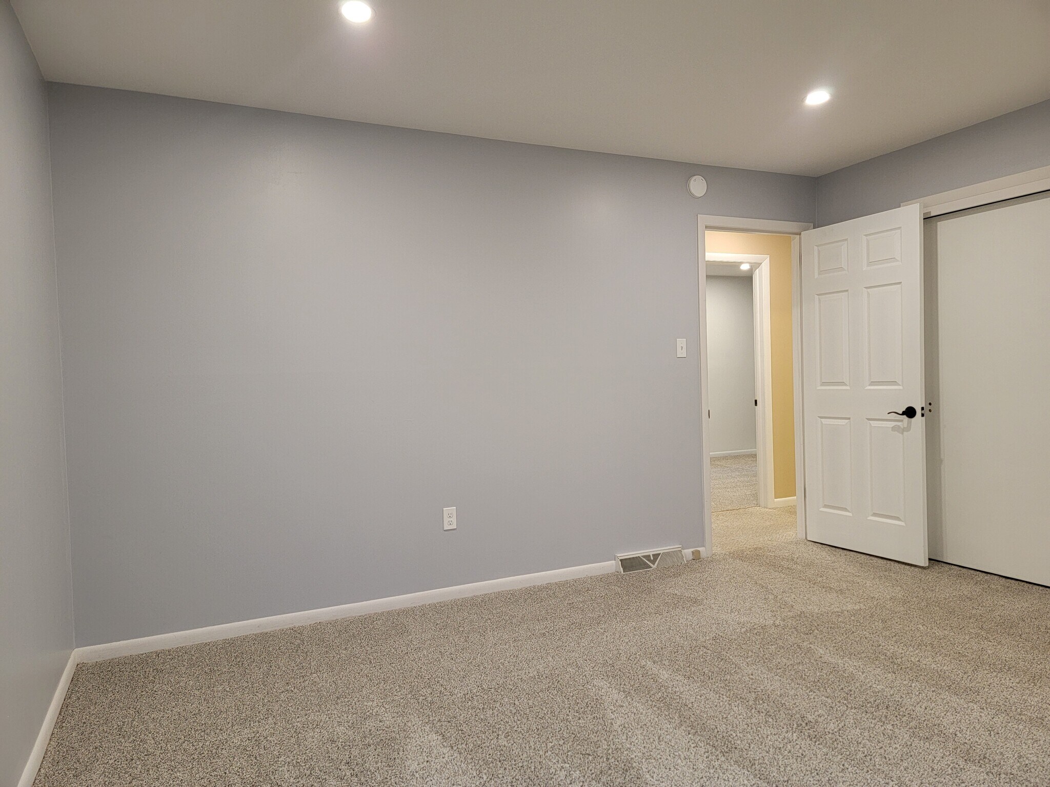 Building Photo - 40 Pine Crest Dr