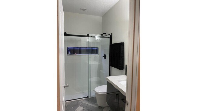 Building Photo - 4625 Waterside Pointe Cir