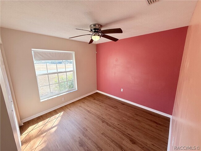 Building Photo - 9612 N Jackson Way