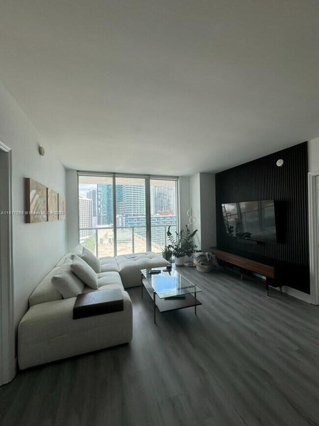 Building Photo - 500 Brickell Ave
