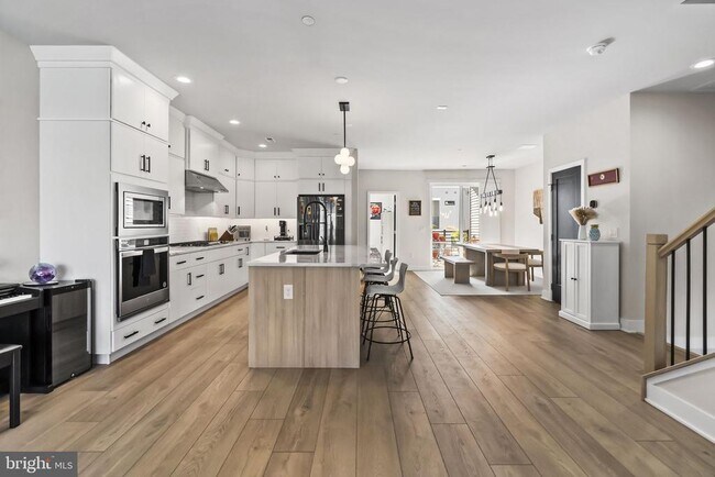 Building Photo - 908 Laurens Aly