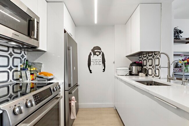 Building Photo - 20 2nd St