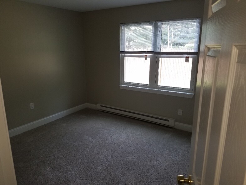 Building Photo - 17 Anderson Ave