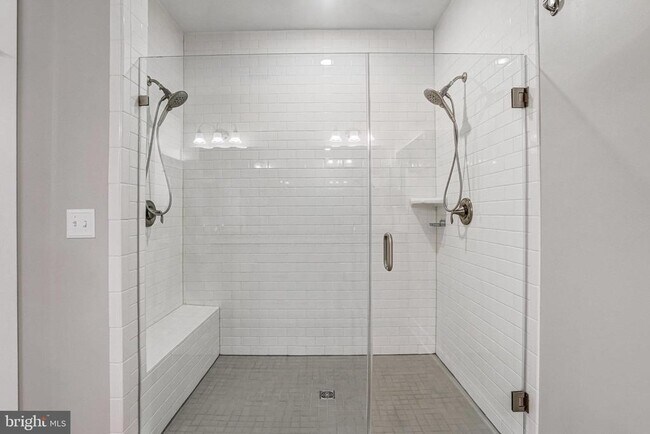 Building Photo - 621 Bluemont Ave