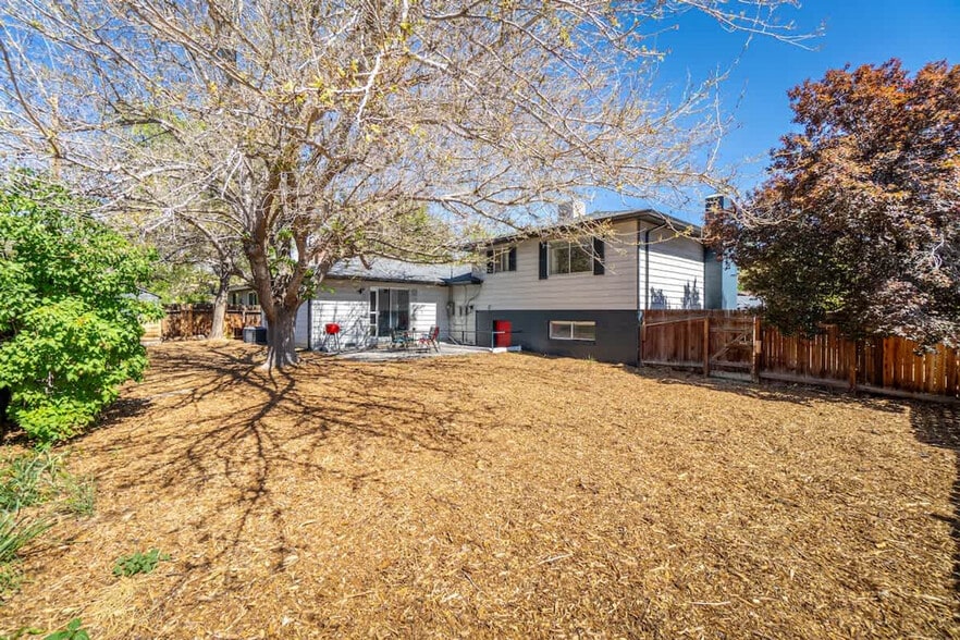 Building Photo - 3201 Everett Dr