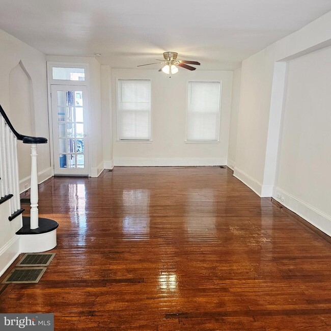 Building Photo - 1816 Montrose St