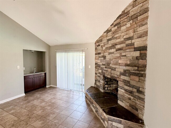 Building Photo - 15914 Mill Hollow Dr